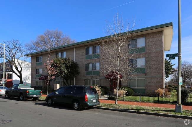 Building Photo - Kentucky Courts Apartments