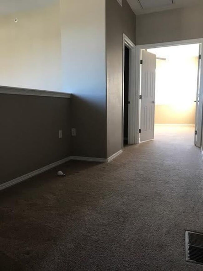 Building Photo - Beautiful 2 Bedroom, 2.5 Bath Townhome near E470 with 2 Car Garage and Gas Fireplace1