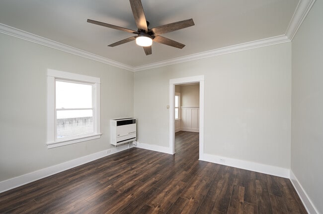 Living room - 931 S Grand Ave