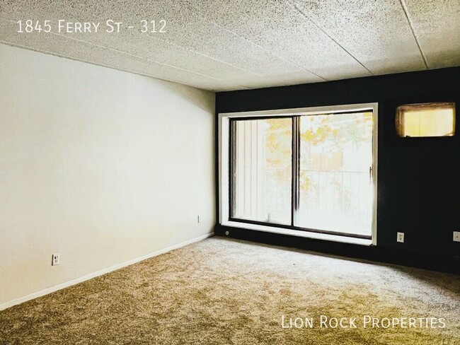 Building Photo - 1845 Ferry St