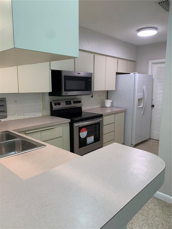 Building Photo - 1820 SW 98th Ct