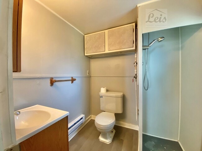 Building Photo - 442 E 5th St