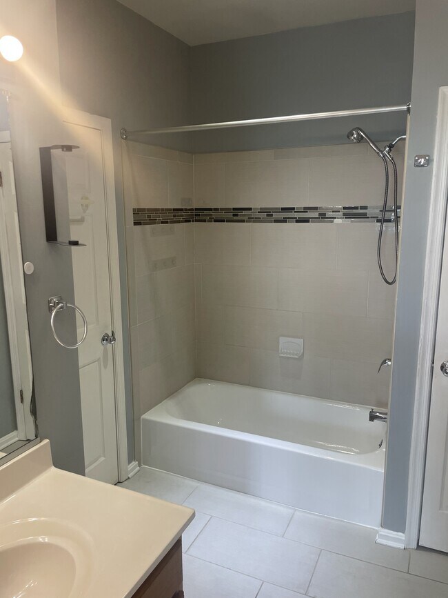 Building Photo - 7210 Bogley Rd