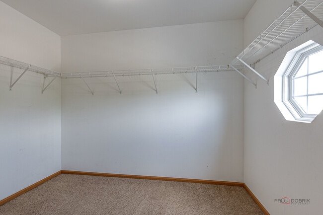 Building Photo - 708 Valley View Ct