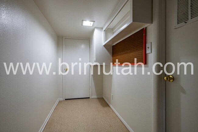 Building Photo - 4456 S Albright Dr