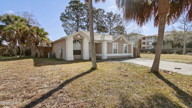 Building Photo - 1712 Vecuna Cir