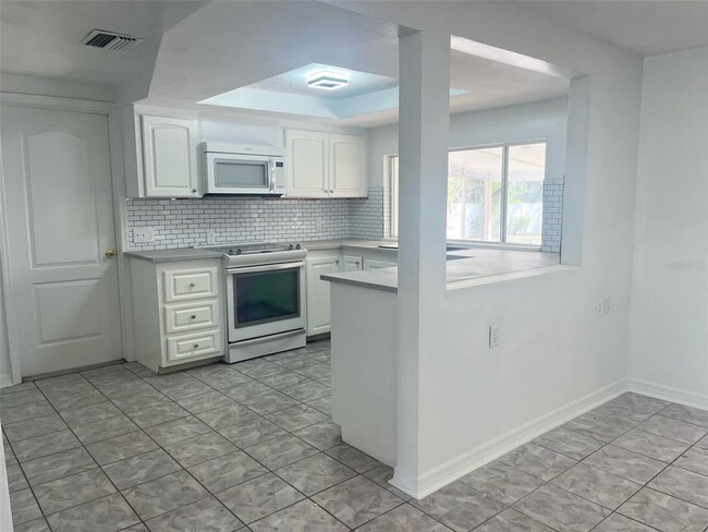Building Photo - 11631 Seminole Dr