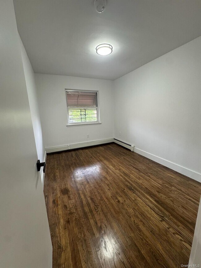 Building Photo - 3604 Eastchester Rd