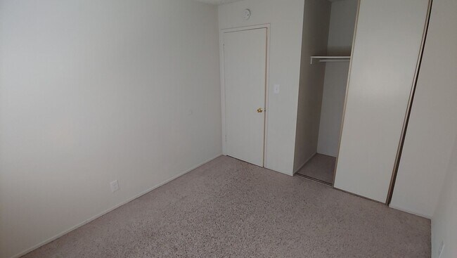 Building Photo - Beautiful Three Bedroom Two Bath Home with...