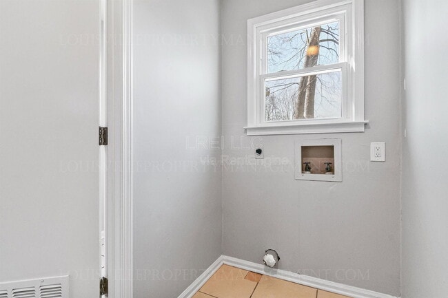 Building Photo - 4206 Laura Ave