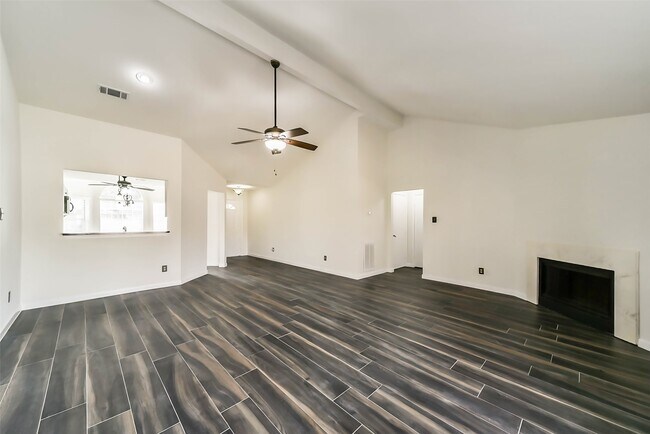 Building Photo - 2511 Pine Cone Dr