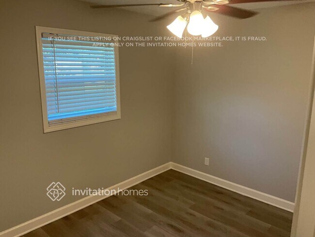 Building Photo - 9557 Priory Ave