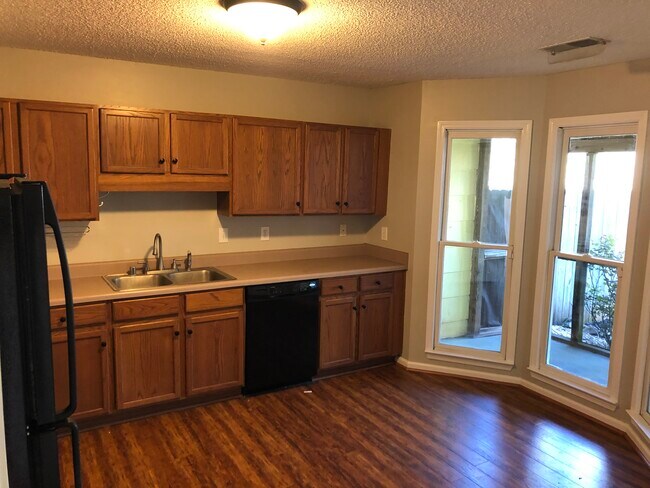 Building Photo - 4776 Cheshire Cir