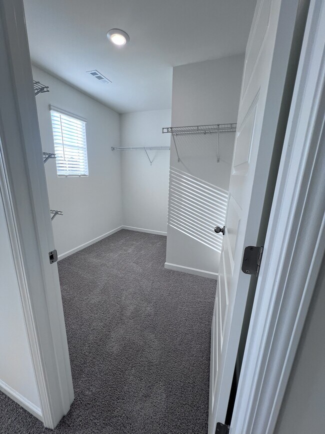 Building Photo - 6092 Knickerbocker Street