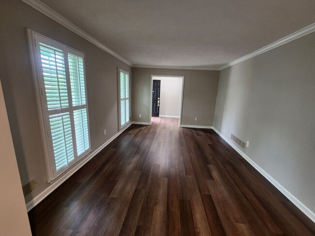 Building Photo - Renovated 3 bedroom 2 full bath home with attached garage and unfinished basement in J-town!