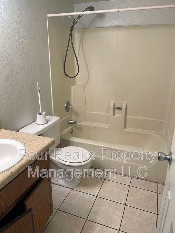 Building Photo - 2813 E Paradise Ln