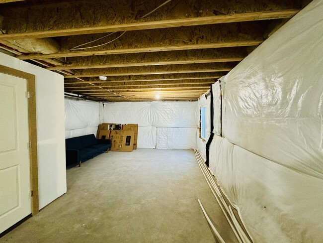 Building Photo - 2687 N Snowberry Dr