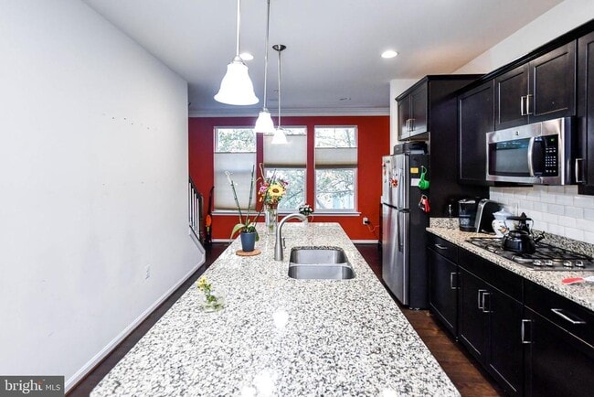 Building Photo - 608 Parkside Pl NE