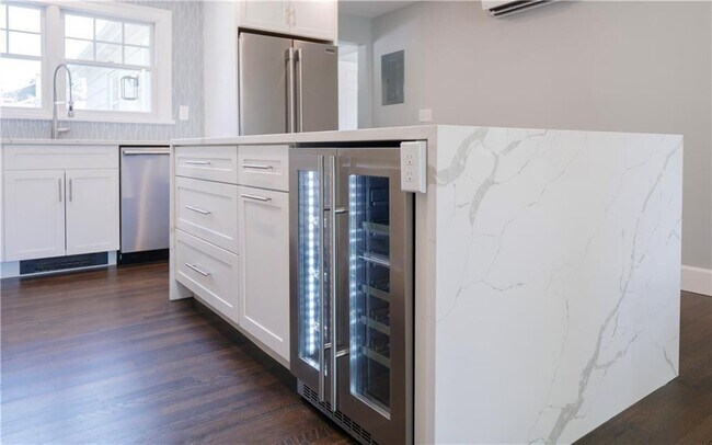 Building Photo - 118 Ruggles Ave