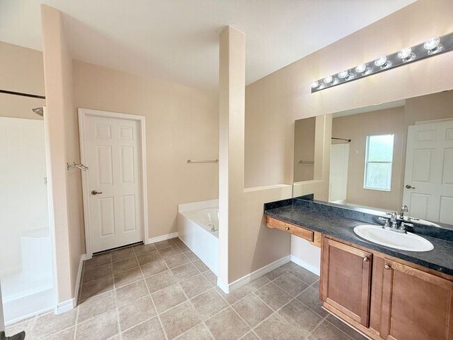 Building Photo - 4607 Carmel Cir