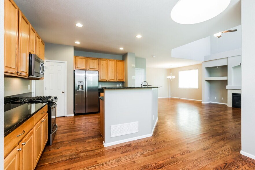 Building Photo - 3768 Deer Valley Dr