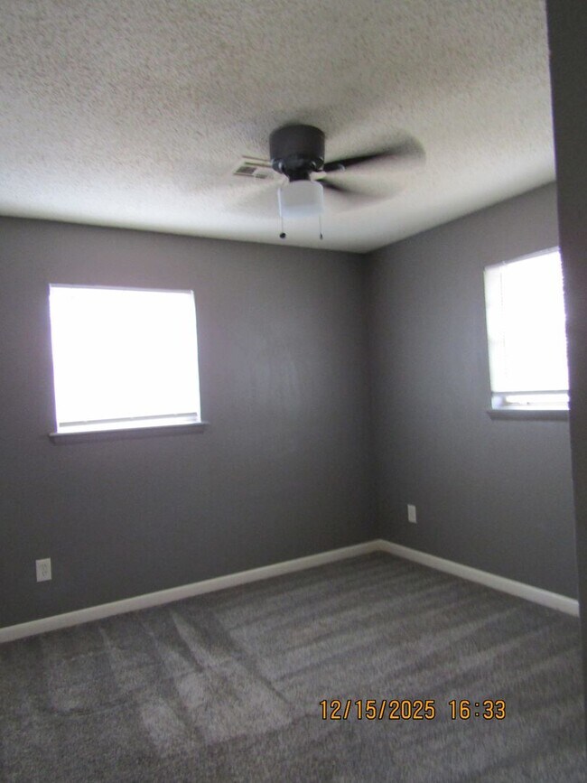 Building Photo - Nice home in the Woodland Hills Area!