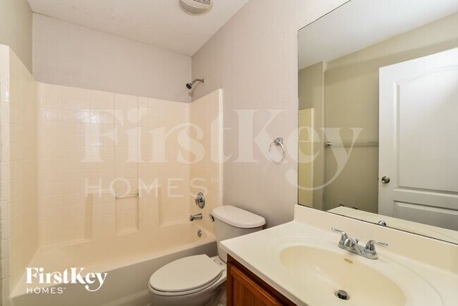Building Photo - 2657 Bentley Dr