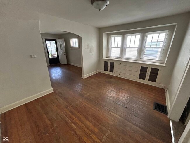 Building Photo - 823 N Bradley Ave