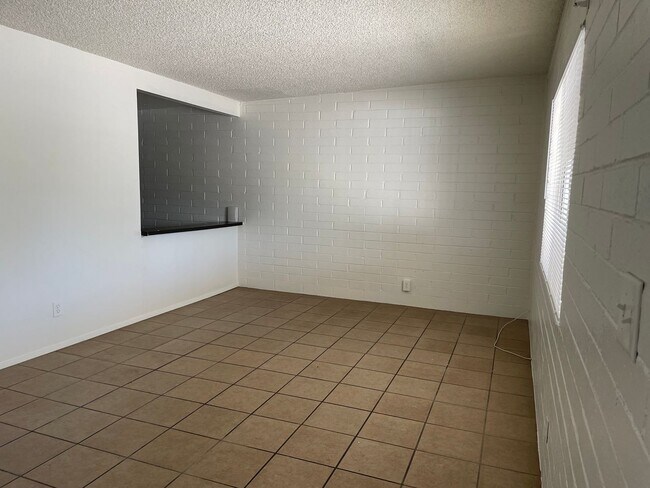 Building Photo - 106 W Calle Evelina
