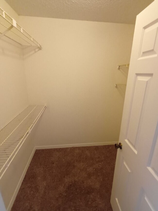 Building Photo - 4189 Versailles Dr