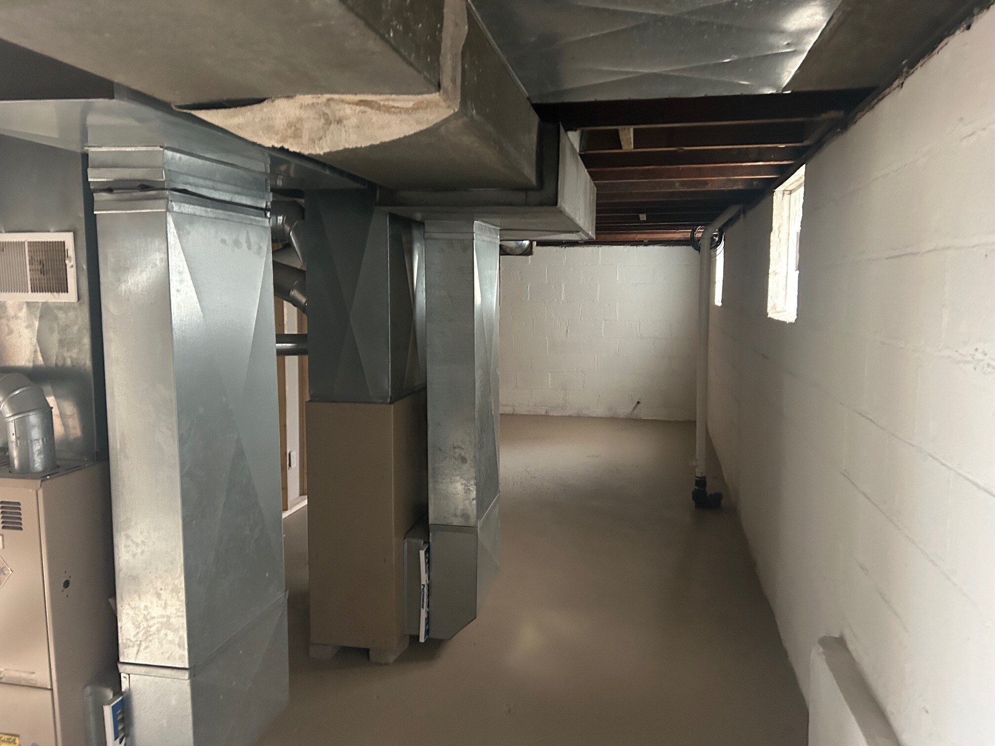 Dry Basement - 2624 Woodlawn Ave