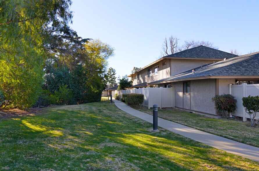 Building Photo - 28652 Conejo View Dr