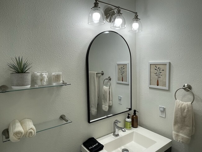 Building Photo - 10200 Quail Valley Blvd