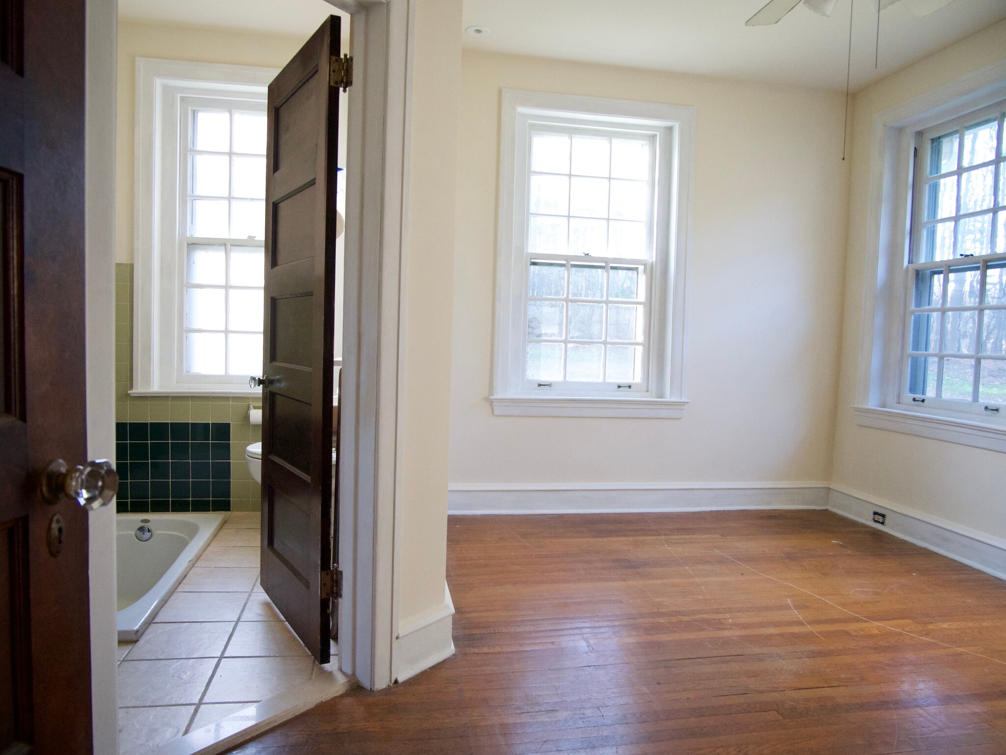 Bedroom 2 with shared bath - 317 Waterloo Ave