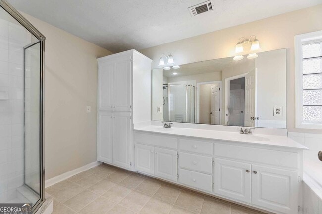 Building Photo - 7988 Westlake Dr