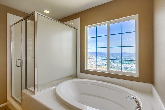 Building Photo - Beautiful Sky Ranch home with Spectacular Views!
