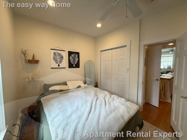 Building Photo - 300 Highland Ave