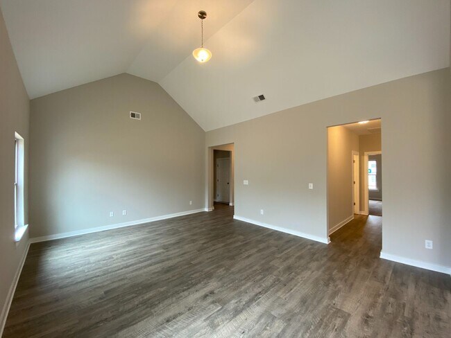 Building Photo - 65 Red Oak Ct