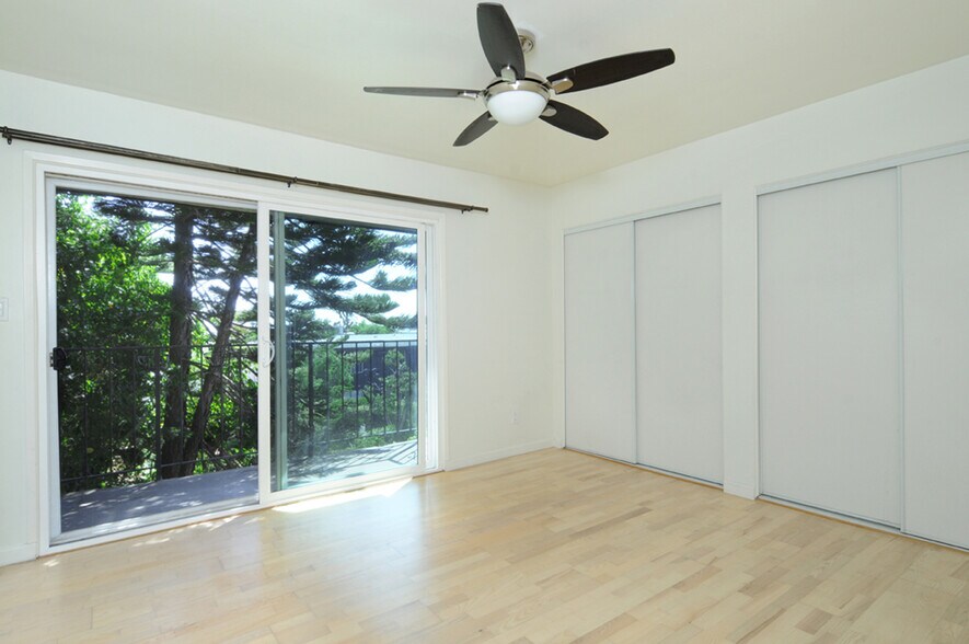 Building Photo - 519 E Providencia Ave