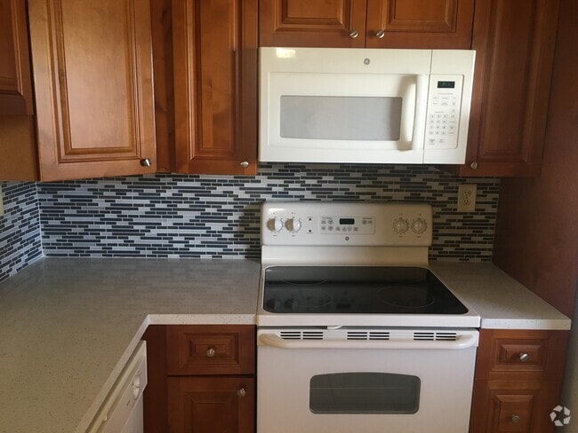 Building Photo - 3396 Foxcroft Rd