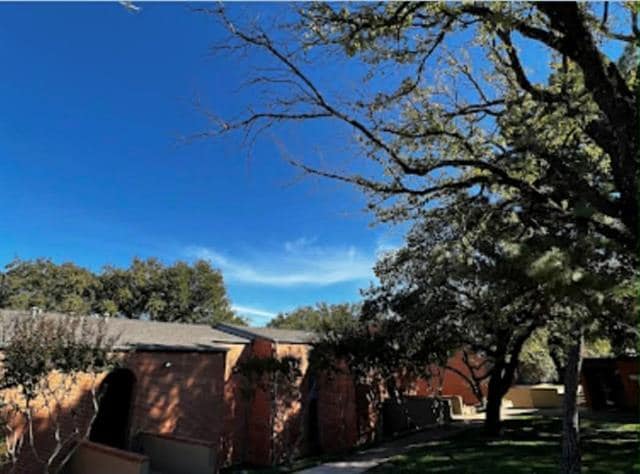 Building Photo - 576 E Avenue J