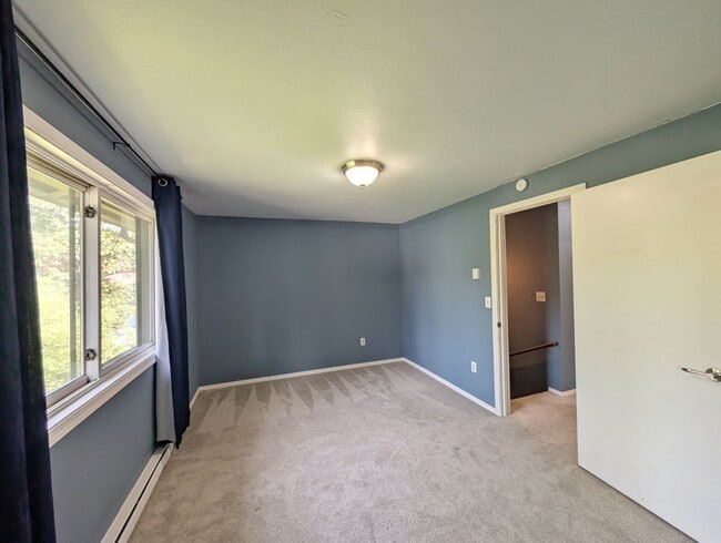 Building Photo - Valley Townhome, 3BD/1.5BA, Fully Fenced Y...