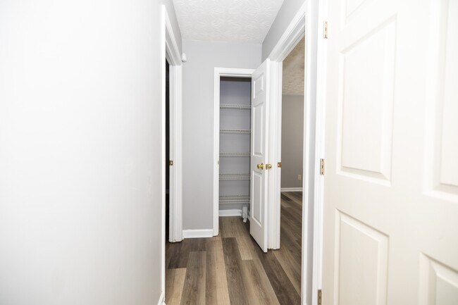 Building Photo - 599 Rivulett Ct