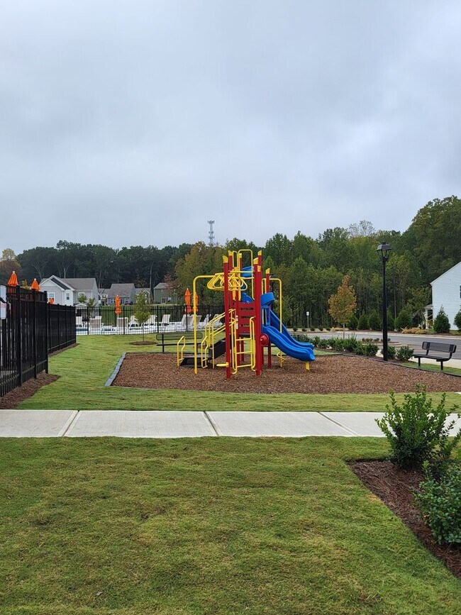 Building Photo - Stunning 5BR/3BA Home located in Statesville