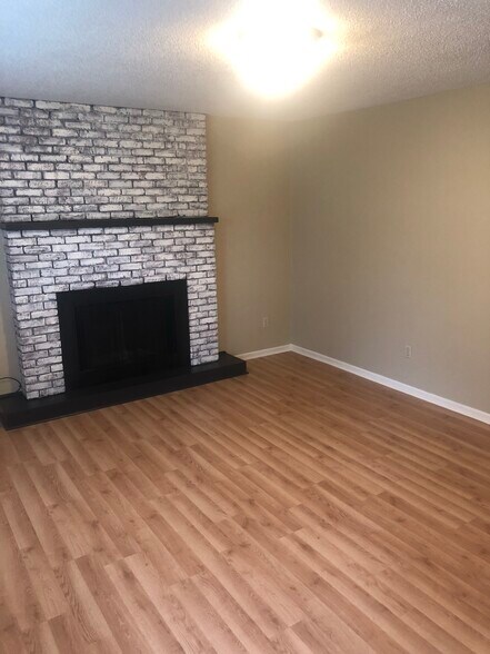 Building Photo - 642 Arbor St