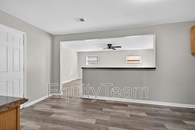 Building Photo - 10032 Regency Ct