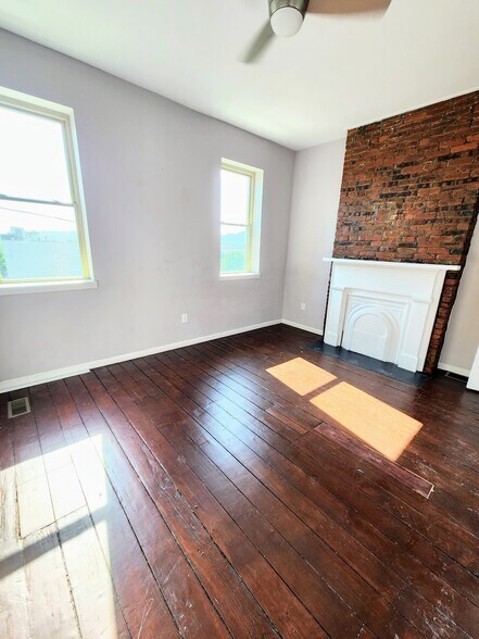 Building Photo - 311 37th St