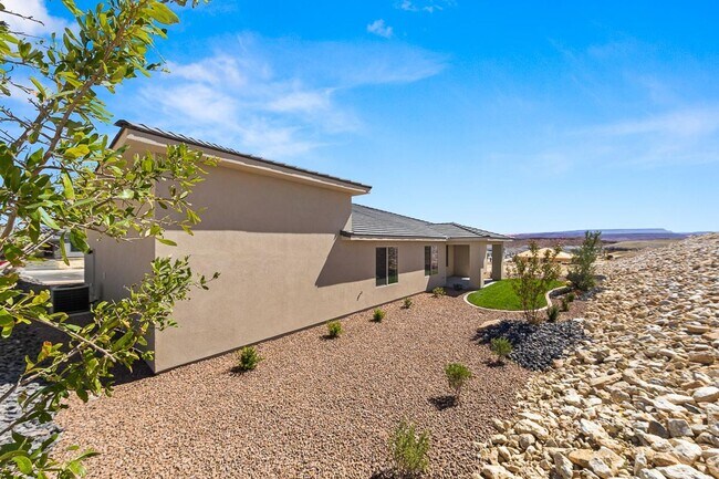 Building Photo - 2120 E Yant Flt Dr