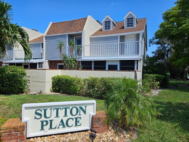 Building Photo - Seasonal Short-Term Townhouse on Venice Island close to Venice Beach!