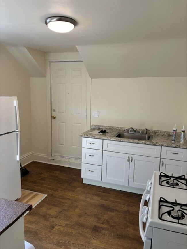 Building Photo - 834 Oakhill St SE